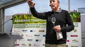 Arabako Txakolina con la añada 2021 en el Mercado de Abastos de Vitoria-Gasteiz