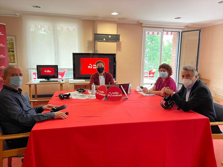 Los invitados en el set de la residencia