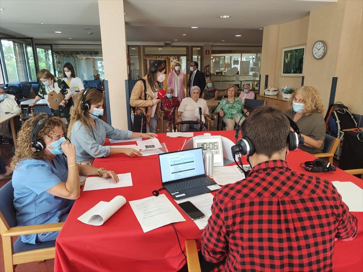 Con residentes y trabajadoras