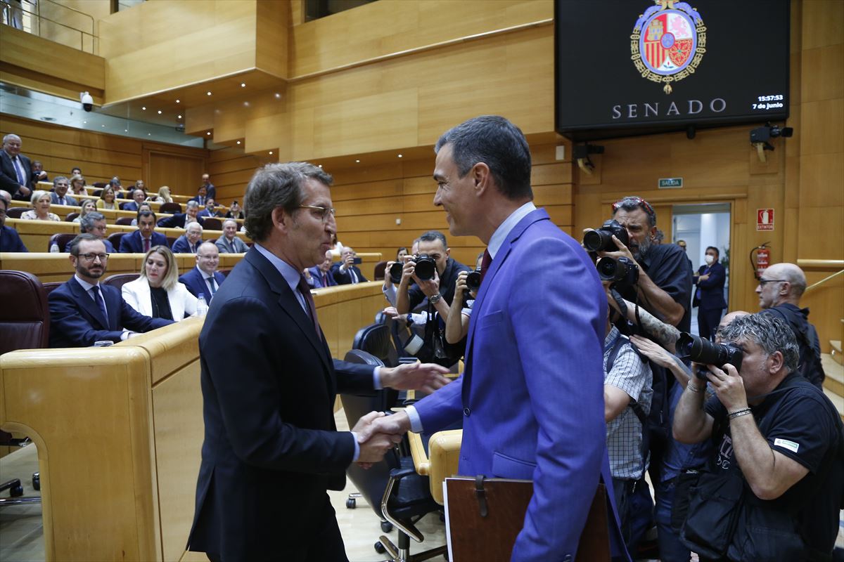 Feijóo y Sánchez, en el Senado. Foto de archivo: EFE