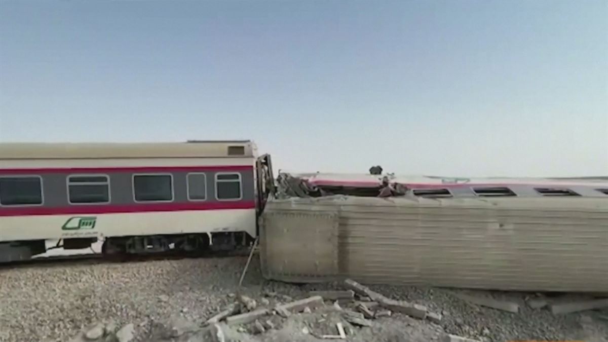 El tren accidentado. Imagen obtenida de un vídeo de Agencias.