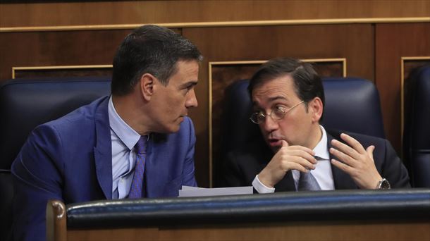 Pedro Sánchez y José Manuel Albares en el Congreso. Foto: EFE