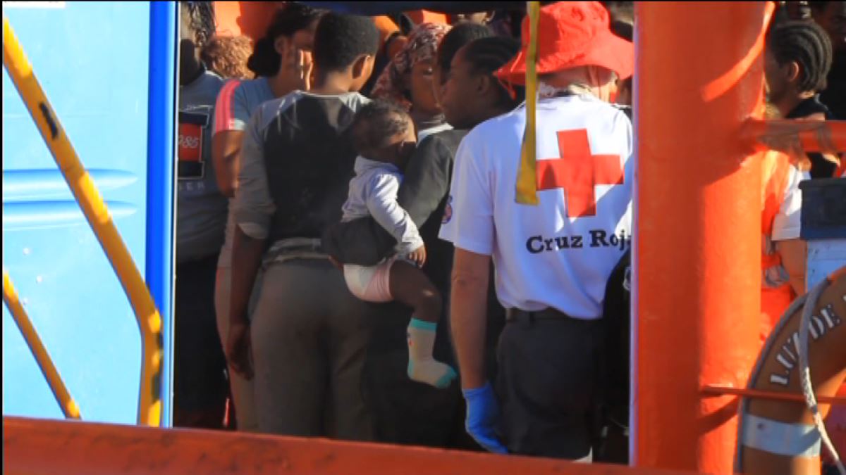 Personas rescatadas por Sea Watch en el Mediterráneo, la semana pasada. EFE