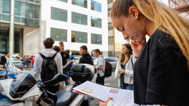 Pandemiako formatuari eutsiko dio unibertsitatera sartzeko probak. Argazkia: EFE