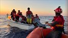 El 'Aita Mari' rescata a 11 personas en aguas del Mediterráneo