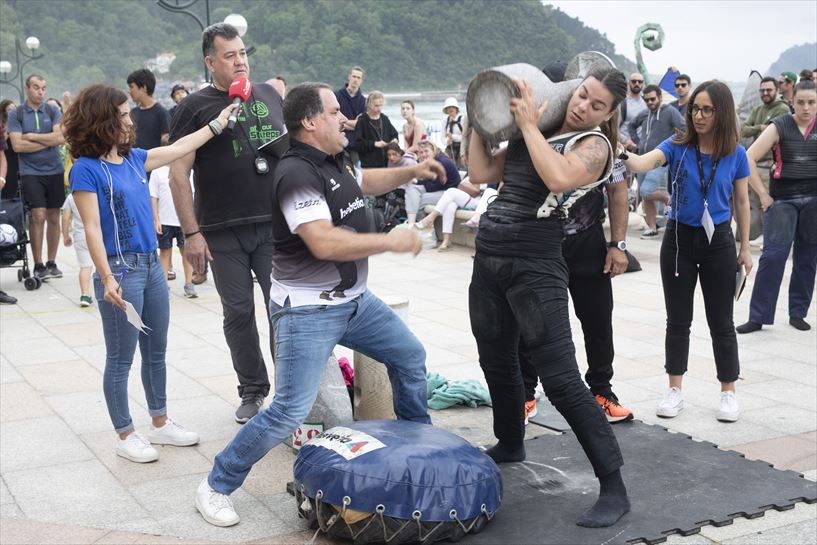 Lur Errekondo bere harria jasotzen