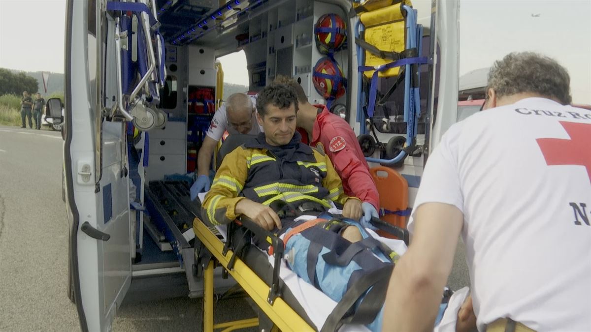 El bombero herido. Imagen obtenida de un vídeo de Europa Press.