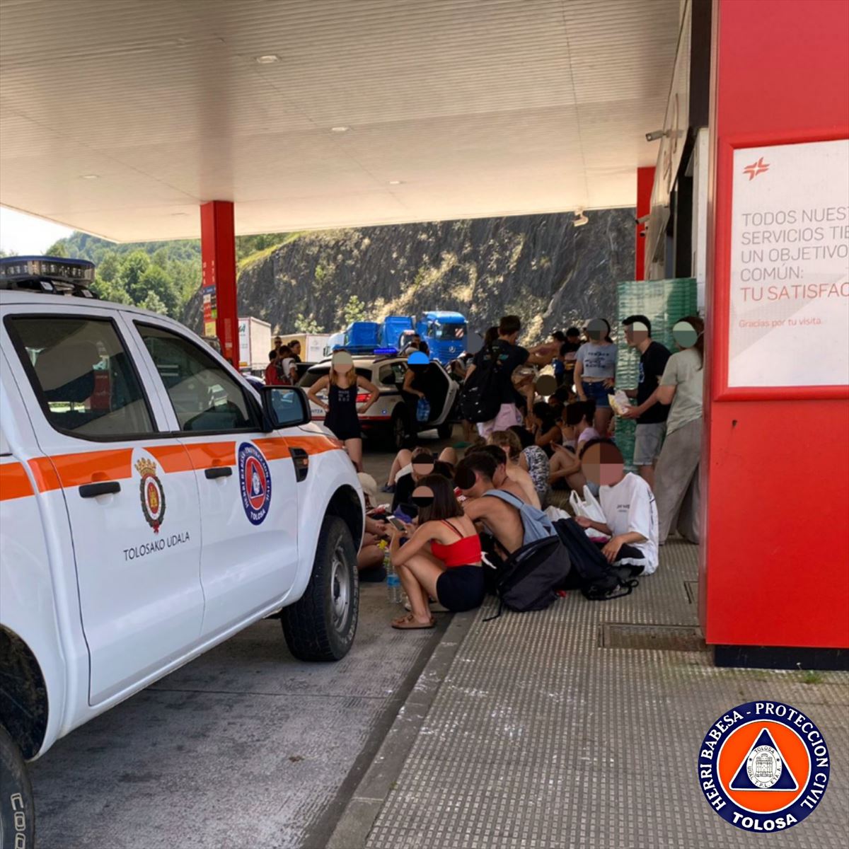 50 jóvenes han sido evacuados de un autobús averiado en Villabona. Foto: Protección Civil de Tolosa