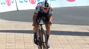 El Soudal de Evenepoel gana la crono; Luke Plapp, del Ineos, nuevo líder