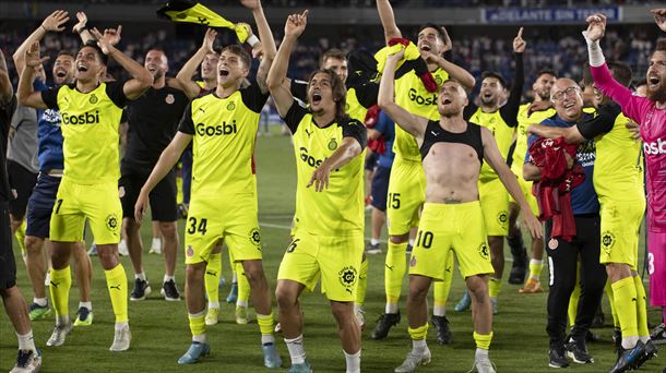 Jugadores del Girona celebrando la victoria
