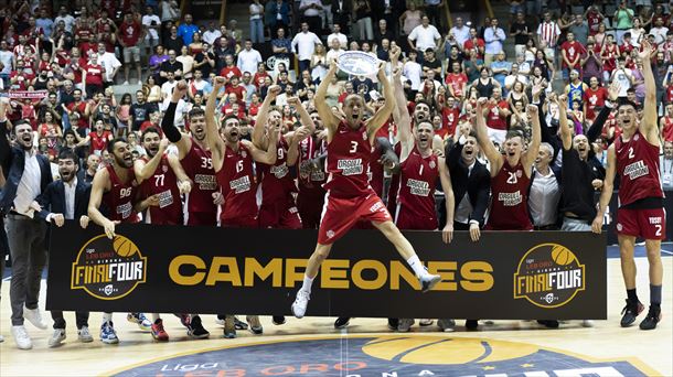 Judores del Girona celebrando el ascenso