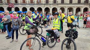La marcha ciclista del Movimiento Pensionista de Euskal Herria recala en Vitoria