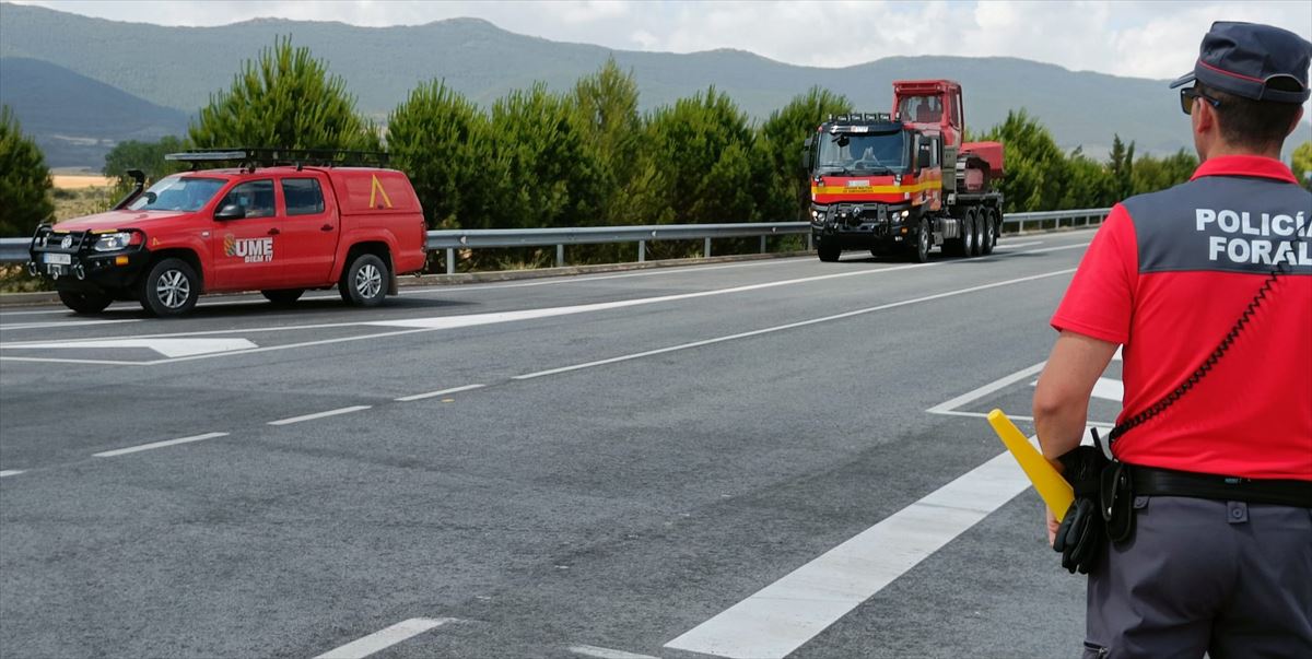 Cortada la NA-132, sentido Tafalla, por localidades desalojadas. Foto: Policía Foral