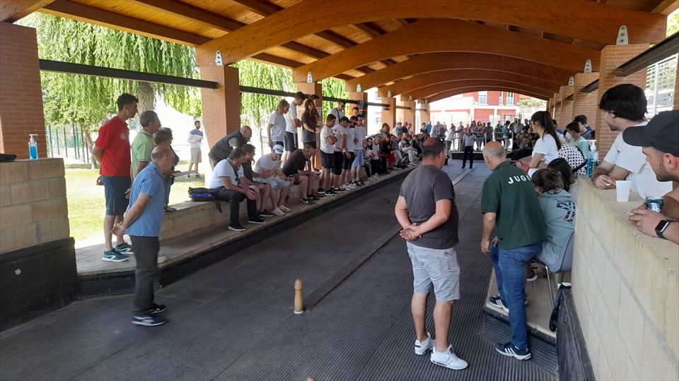 La bolera de Lantaron en el concejo de Zubillaga acogió la final del XLIV. Torneo Interpueblos de Bolo Alavés
