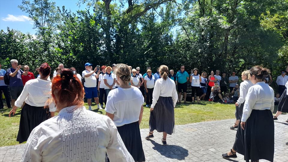 11.-Aurresku de honor al Coro de Kuartango por su XXV. Aniversario