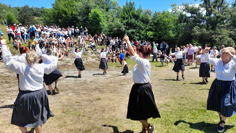 17.-Finalizan con un baile de la jota