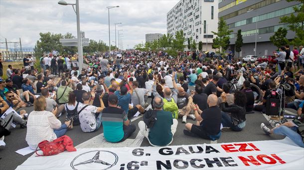 Mercedes vuelve a parar la producción en una nueva jornada de huelga