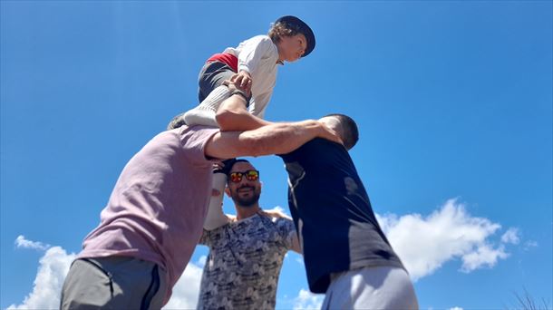 26.-La romería se prolonga durante toda la tarde noche en este paraje del concejo de Luna (Kuaratango)