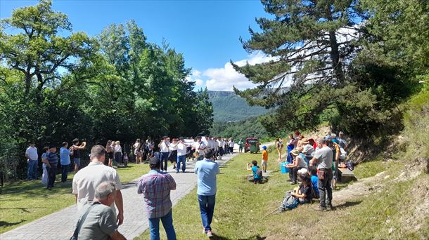 4.-Con el baile de recibimiento a las autoridades arrancan los actos festivos de la jornada