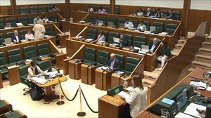 Legebiltzarrak atzera bota du EH Bilduk Osakidetzaren kontratazio eredua aldatzeko egin duen proposamena