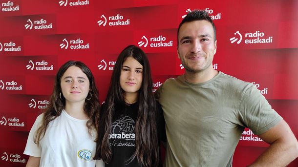 Telmo Lazkano, Elene Aranzegi y Sara Labisu. Foto: EITB Media