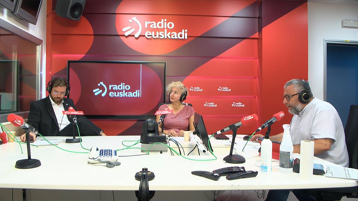 Isa Gonzalez (Elkarrekin Podemos-IU) eta Luis Gordillo (PP-Cs). Argazkia: EITB Media