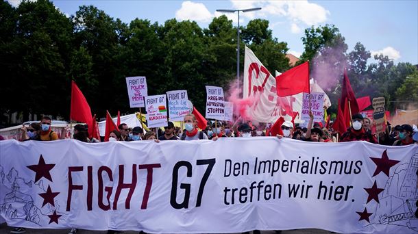 G7ko goi-bileraren aurkako manifestazioa Munichen. Argazkia: EFE 