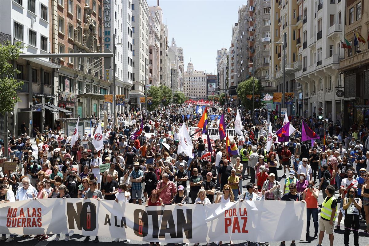 Pancarta con la que han abierto la manifestación de este domingo en Madrid. Foto: EFE.