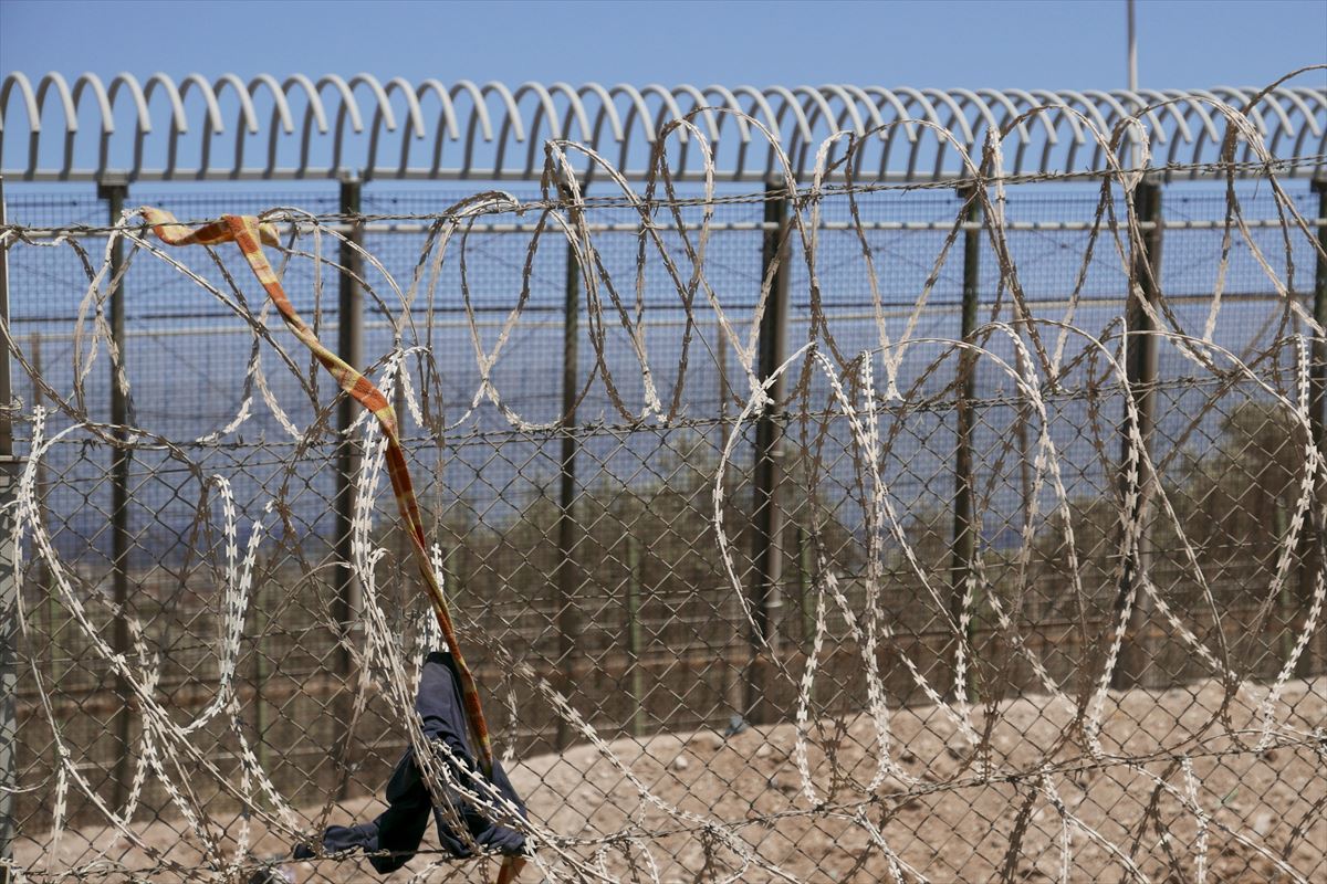 Vista de las vallas del paso fronterizo de Nador con Melilla