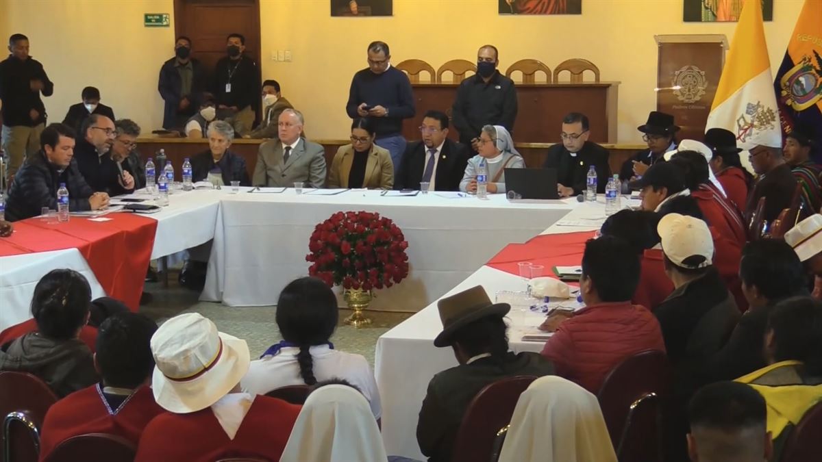 Reunión en Quito. Imagen obtenida de un vídeo de Agencias.