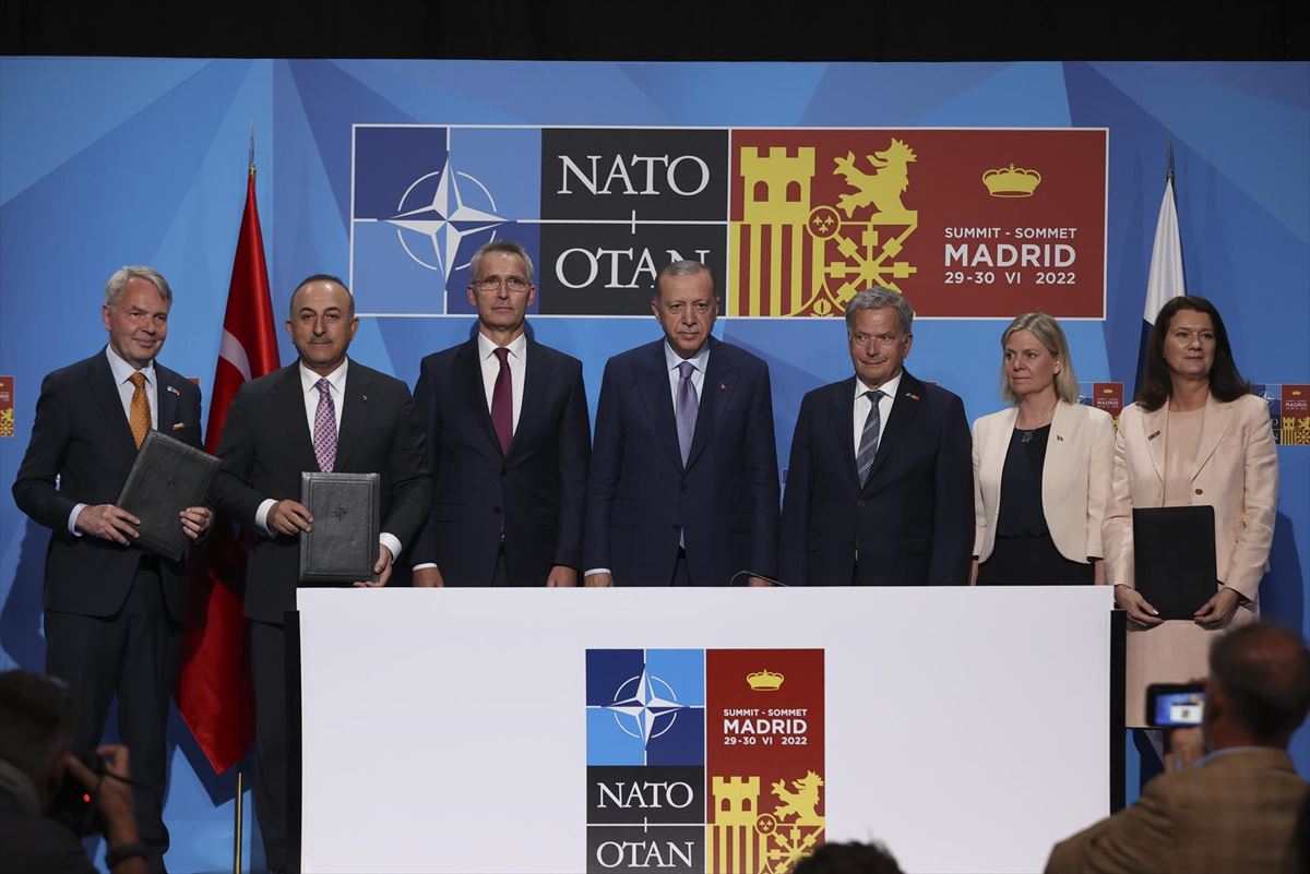 Turkiako, Suediako eta Finlandiako buruzagiak NATOko idazkari nagusiarekin Madrilen. Argazkia: EFE