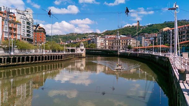 Ensayos de 'Volantineros' en la Ría de Bilbao. Imagen: Ayuntamiento de Bilbao. 