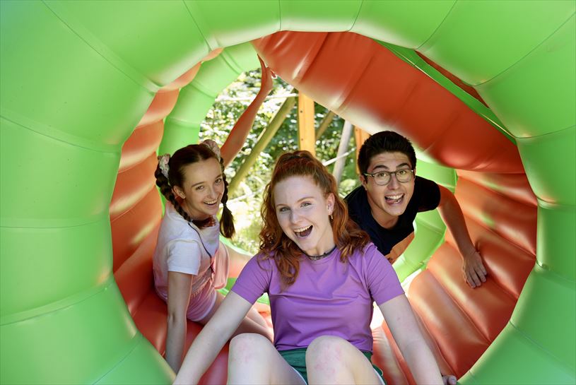 Lorea Intxausti (June), Malen Azpirotz (Iraia) eta Joanes Echeveste (Ibai)