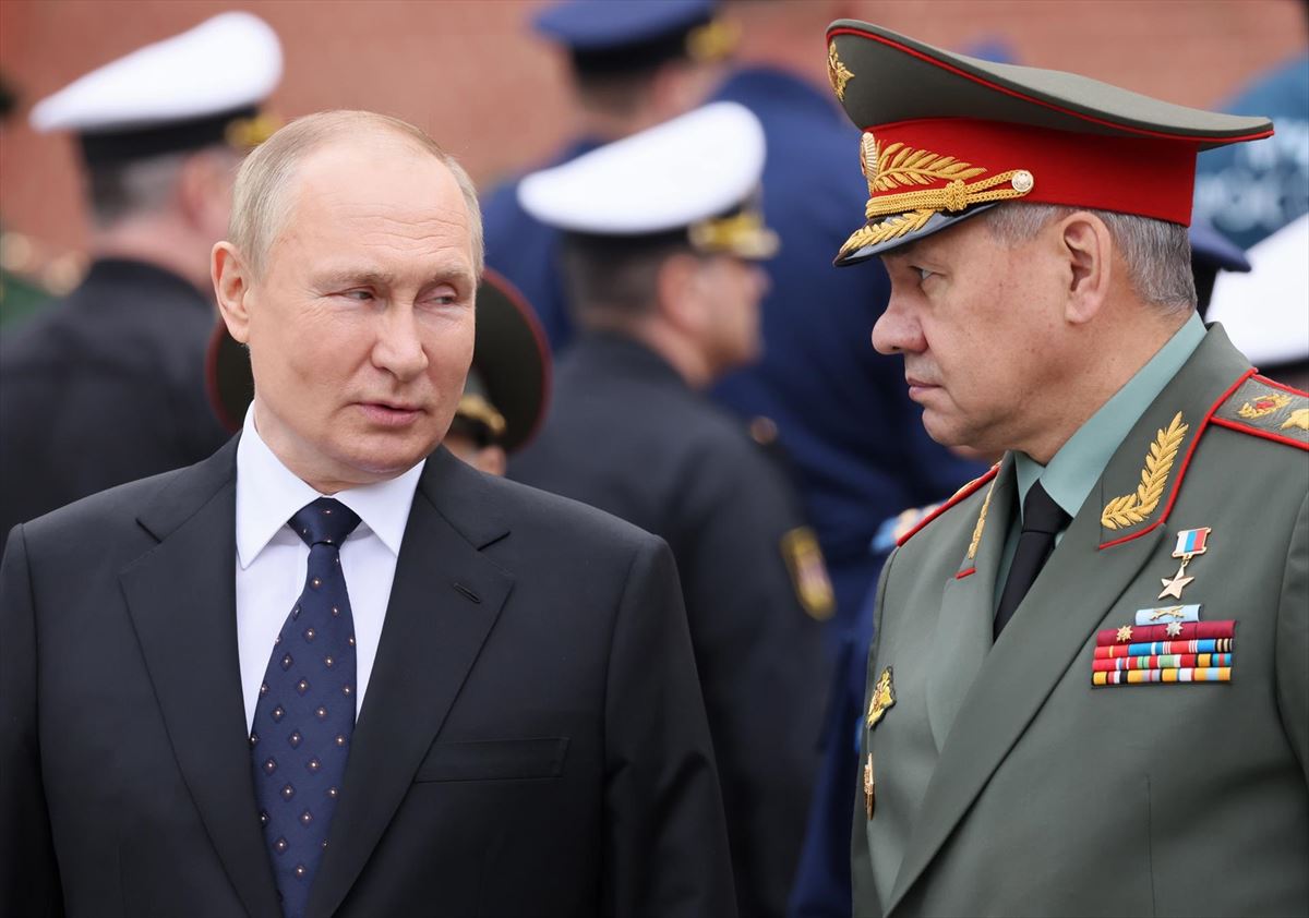 Vladimir Putin eta Sergei Shoigu Errusiako Defentsa ministroa. Argazkia: EFE