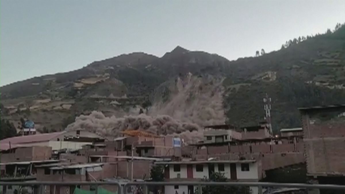 Momento del deslizamiento. Imagen obtenida de un vídeo de Agencias.