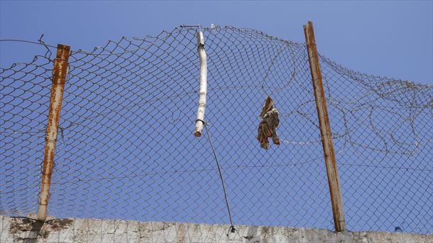 Vallas del paso fronterizo de Nador con Melilla que atravesaron los migrantes. Foto: EFE