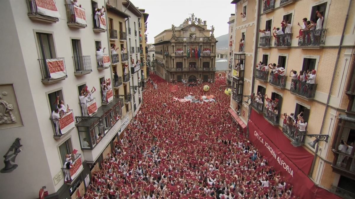 Estalla la fiesta en Pamplona