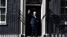 Alderdi barruko presioak dimititzera behartu du Boris Johnson