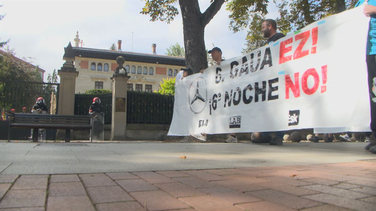 Manifestación de la plantilla de Mercedes Vitoria, este viernes. 