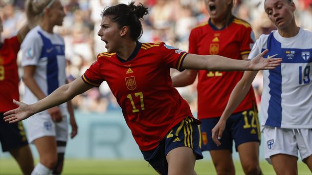 Lucía García celebra su gol.