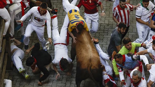 PeligrosÃ­simo encierro de los toros de Cebada Gago