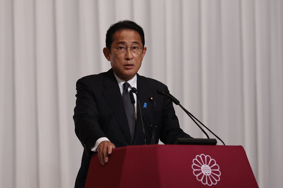 Fumio Kishida lehen ministroa hauteskundeen emaitzak ezagutu ondoren. Argazkia: EFE.