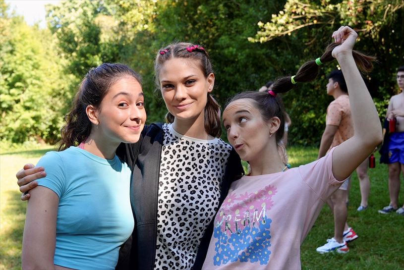 Mikele Arizkorreta (Saioa), Nerea Elizalde (Garazi) eta Lorea Intxausti (June)