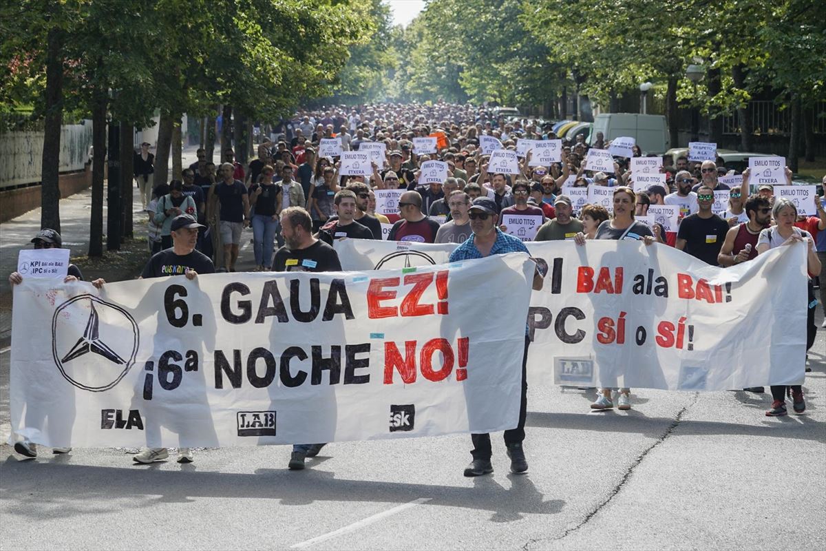 Una manifestación de la plantilla de Mercedes Vitoria. Foto de archivo: EFE