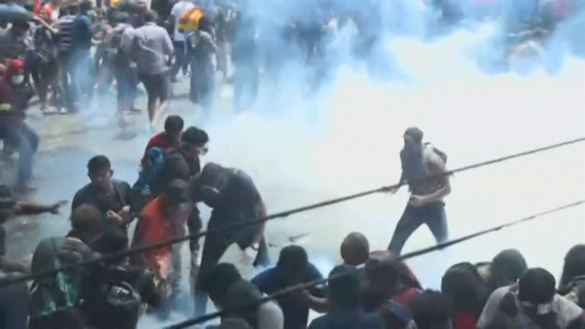 Protestas en Colombo. Imagen obtenida de un vídeo de Agencias.
