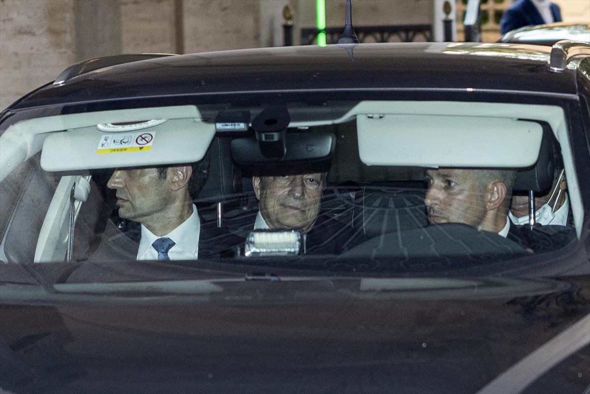 Mario Draghi, a su salida del palacio presidencial. Foto: EFE