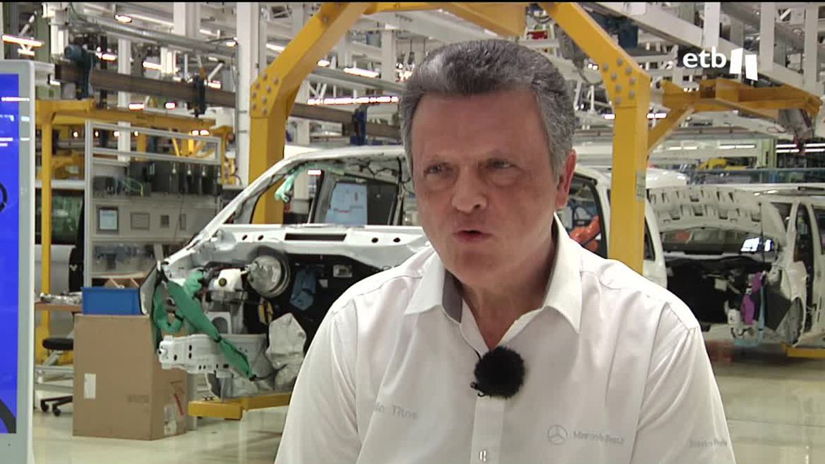 EITB entrevista a Emilio Titos, director general de la planta de Vitoria-Gasteiz de Mercedes-Benz