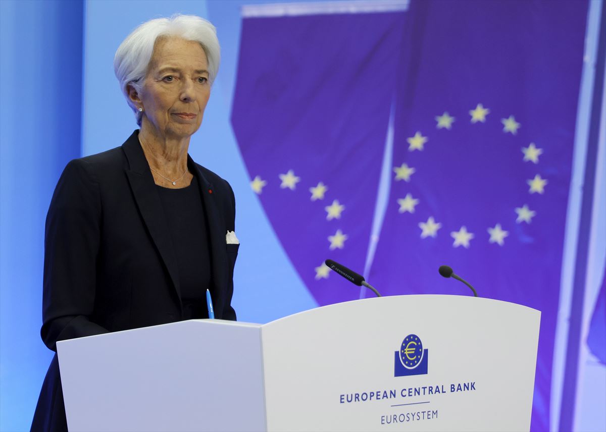 Christine Lagarde, Europako Banku Zentraleko presidentea, osteguneko prentsaurrekoan. Argazkia: EFE.