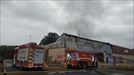 Un incendio calcina una nave industrial el Sondika