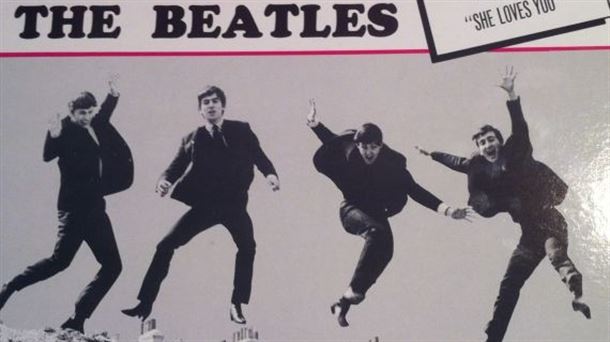 Los Beatles en la portada de la canción Twist and Shout                                             